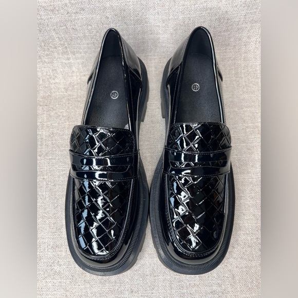 NWOB Lug sole slip on faux patent platform loafers shoes size 10 (41) **FLAW - Picture 6 of 10